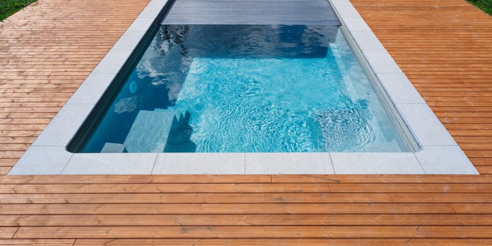 Span for pool. Rolling coating. Pool protection. Rollete. Security. Pure water. Pool protection system.